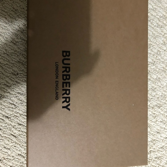 BURBERRYGrey Ambridge Stud Detail Patent Leather Pumps - Picture 7 of 10